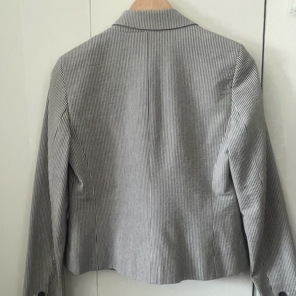 Suit in mint condition. Dry cleaned only. - Picture 5 of 6